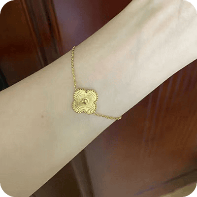 Single Gold Clover Bracelet